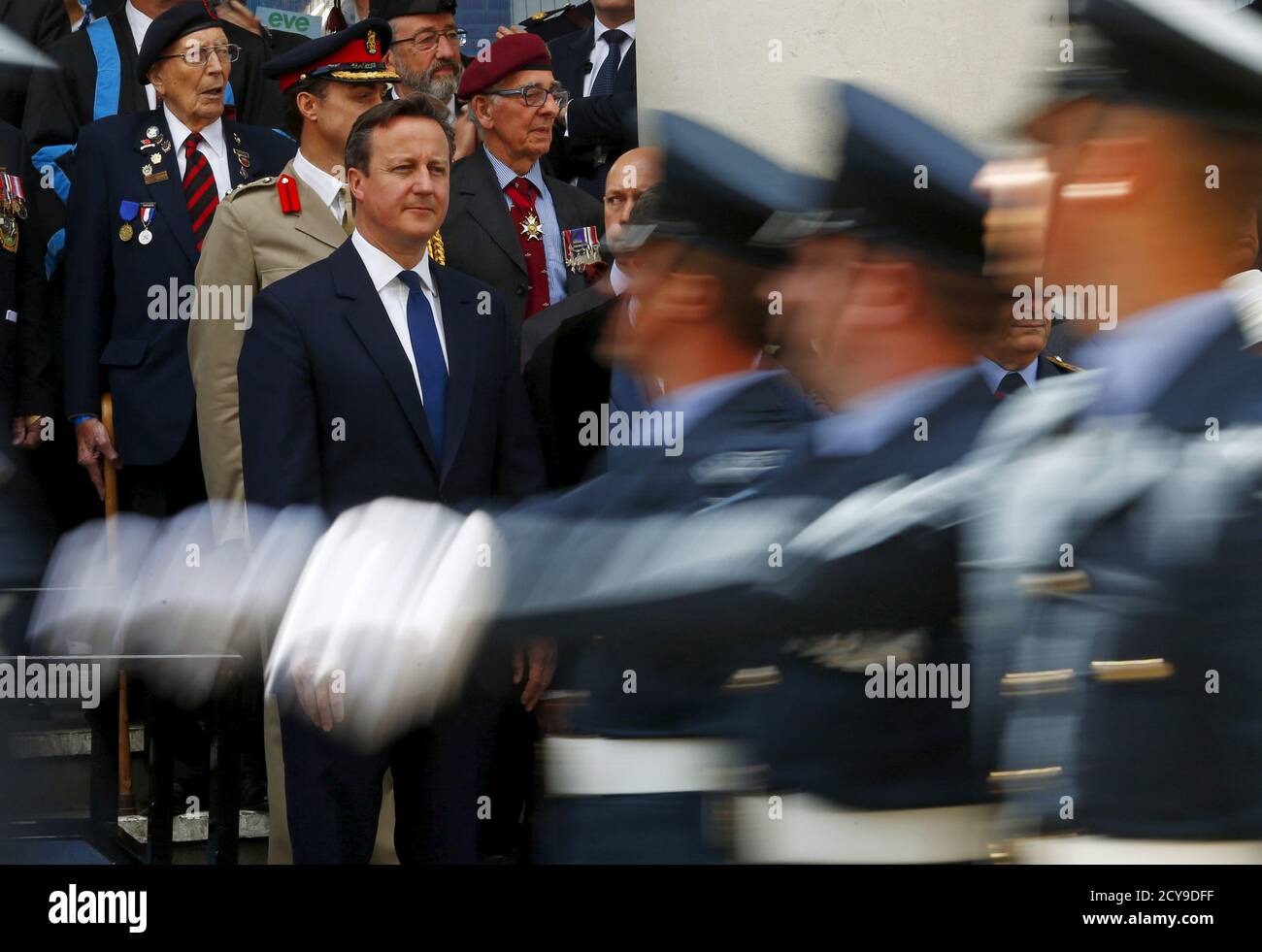 El primer ministro británico David Cameron asiste al día de las Fuerzas Armadas en Guildford, sureste de Inglaterra, 27 de junio de 2015. REUTERS/Eddie Keogh Foto de stock