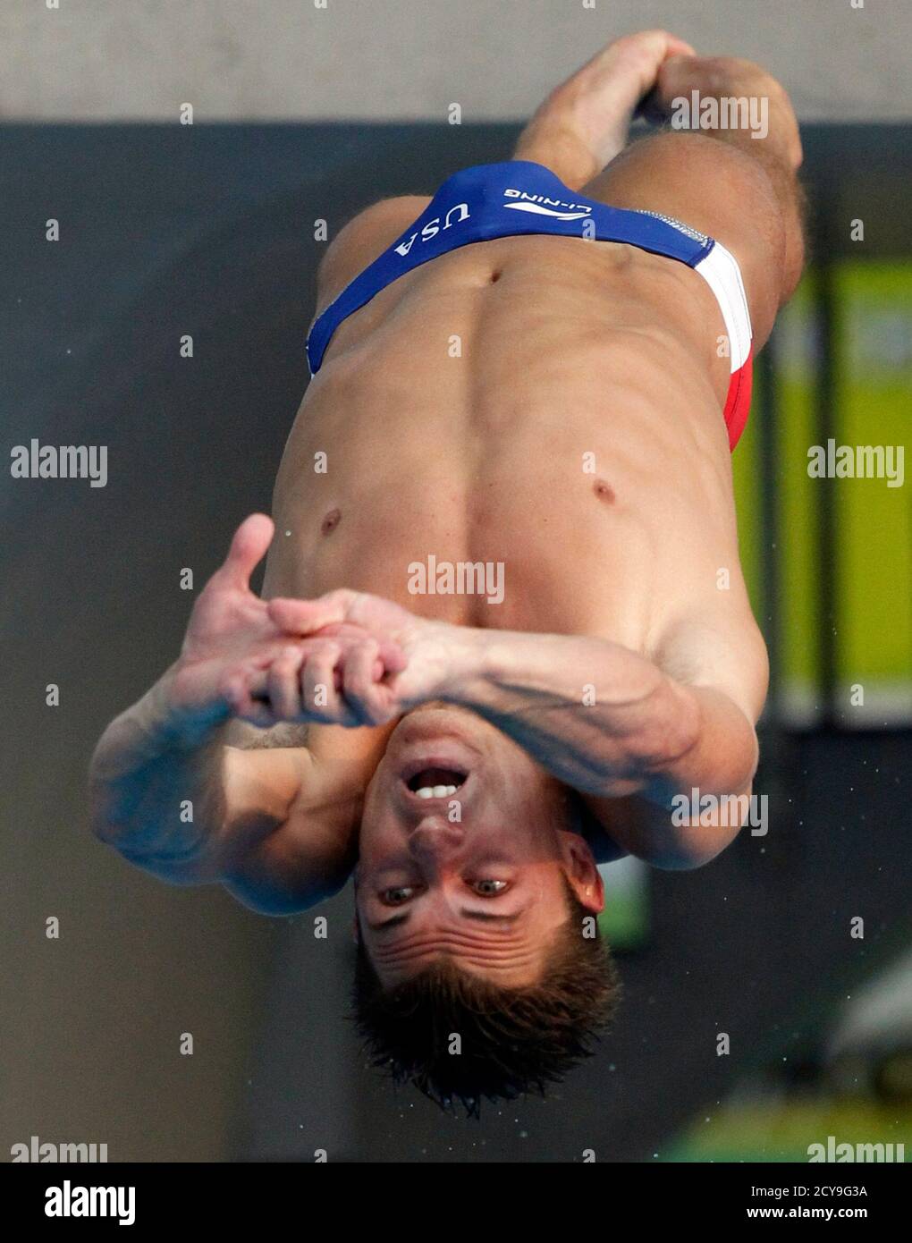 Troy Dumais of the U.S. competes in the men's 3m springboard final at the  14th FINA World Championships in Shanghai July 22, 2011. REUTERS/Bobby Yip  (CHINA - Tags: SPORT DIVING AQUATICS Fotografía
