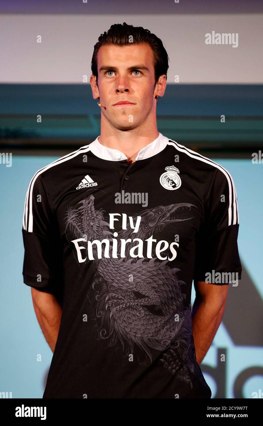 Real Madrid's Gareth Bale poses during the launching ceremony of the team's  new UEFA Champions League kit at Santiago Bernabeu stadium in Madrid August  26, 2014. Real Madrid's players will wear this