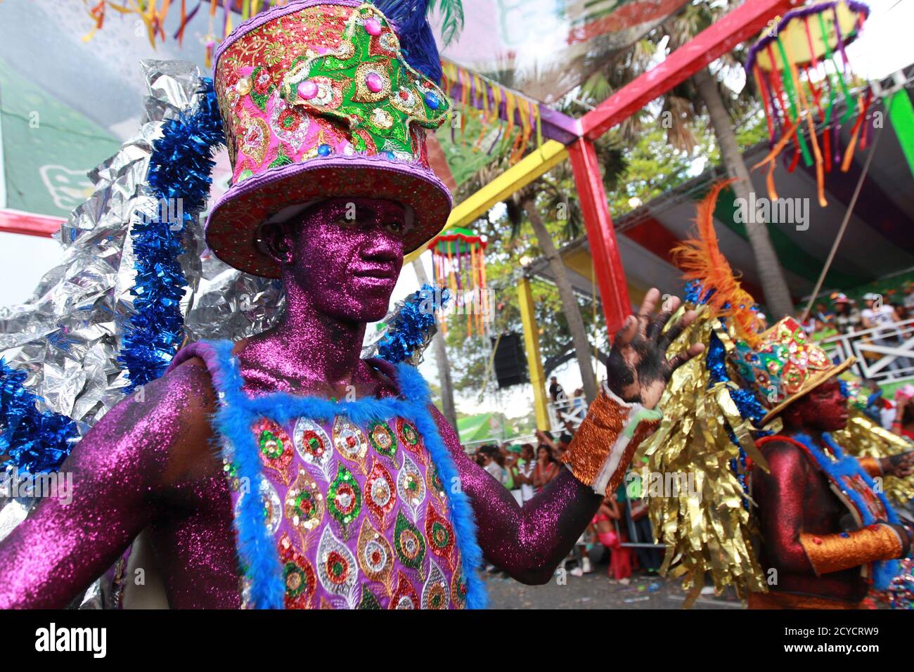 Los artistas disfrazados participan en un evento que Marca el cierre de las  celebraciones del carnaval nacional en el Malecón de Santo Domingo 1 de  marzo de 2015. REUTERS/Ricardo Rojas (REPÚBLICA DOMINICANA -