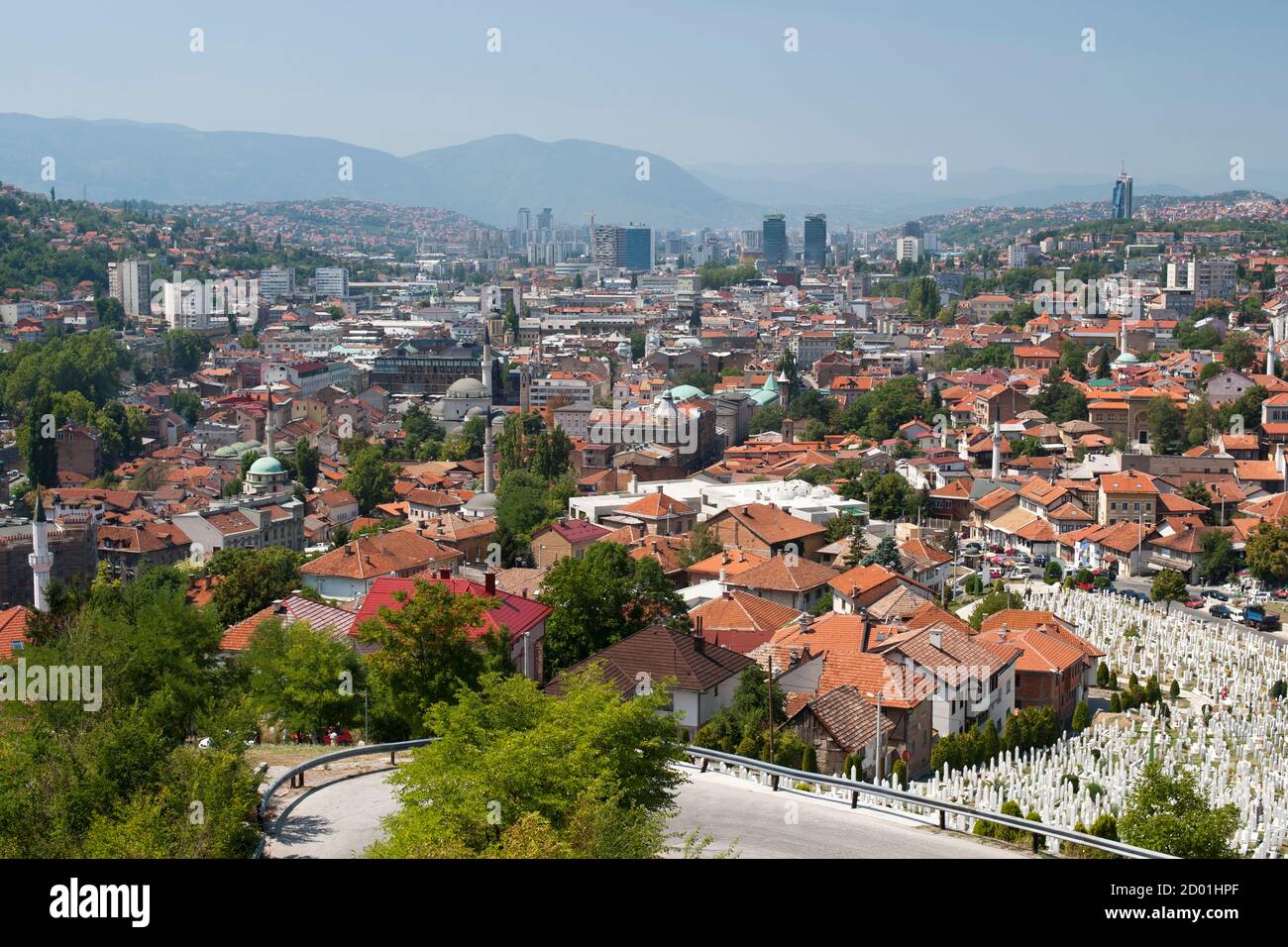 Vista de Sarajevo, la capital de Bosnia y Herzegovina. Foto de stock