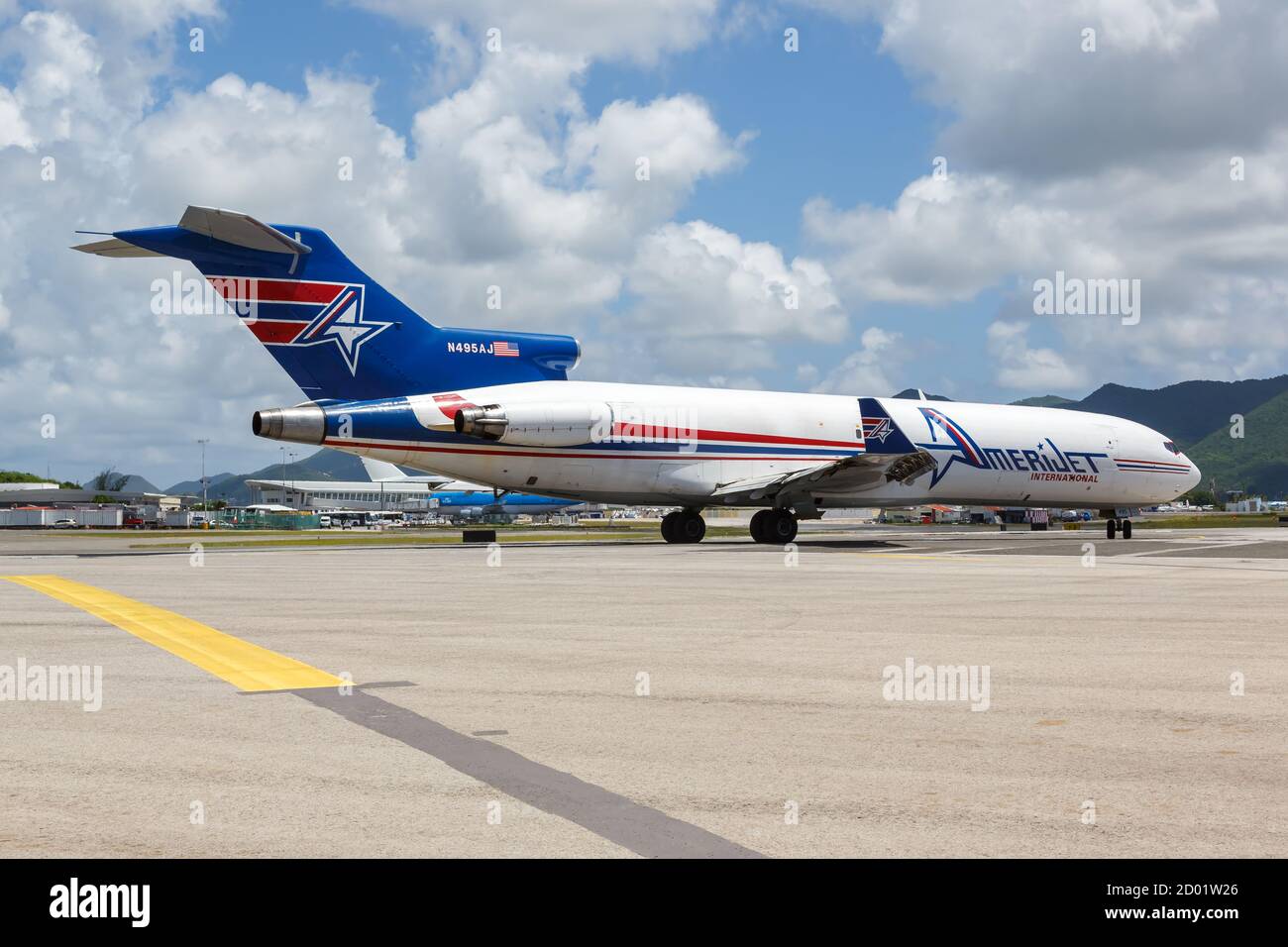 Sint Maarten, Antillas Holandesas - 16 de septiembre de 2016: Amerijet International Boeing 727-200F avión en el aeropuerto Sint Maarten en los países Bajos an Foto de stock