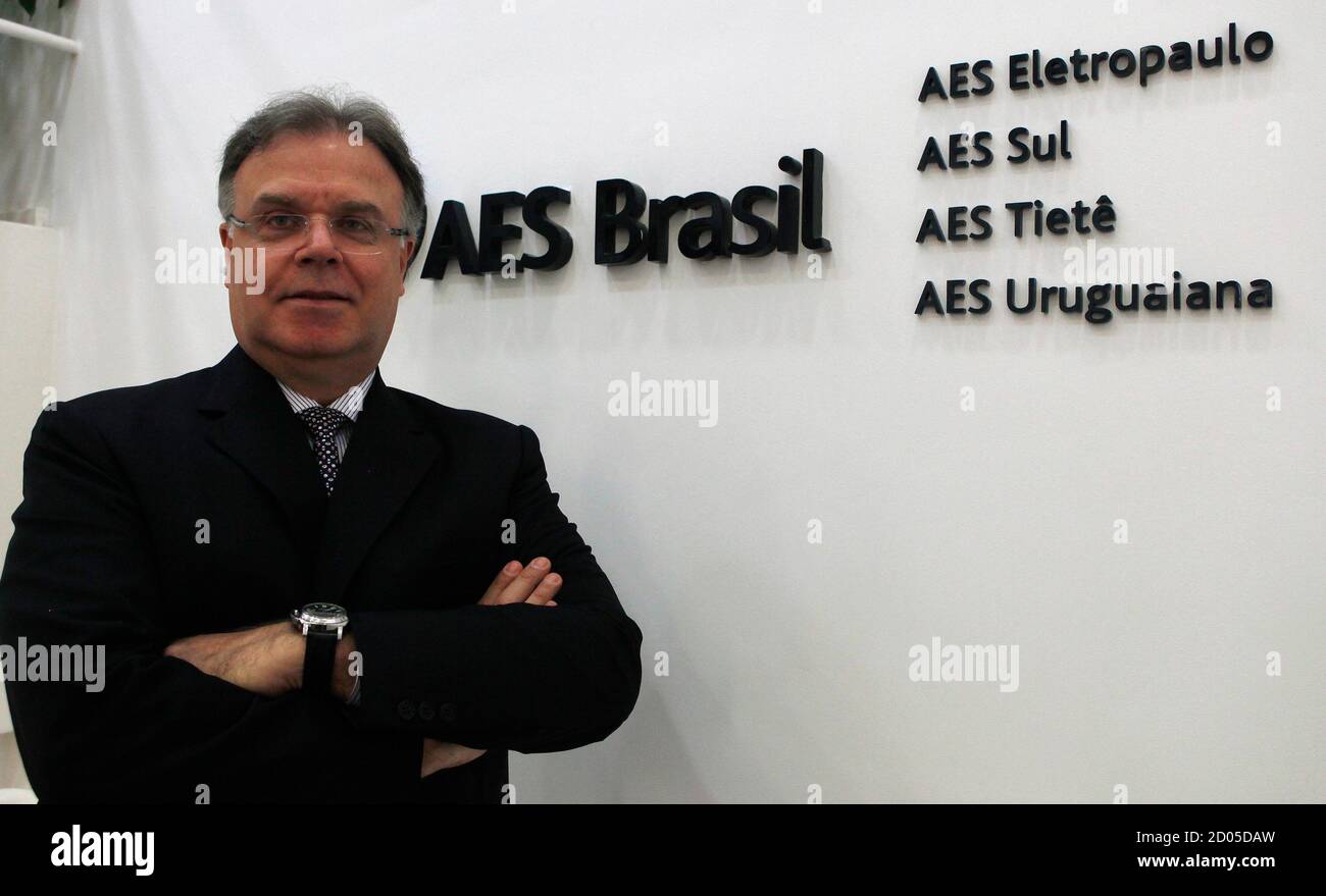 Britaldo Soares Chief Executive Officer de la mayor empresa de distribución de energía de Brasil, AES Eletropaulo, presenta una fotografía durante la Cumbre de Inversiones de Reuters Latam 2012 en Sao Paulo el 1 de junio de 2012. REUTERS/Paulo Whitaker (BRASIL - Etiquetas: NEGOCIO DE LA ENERGÍA) Foto de stock
