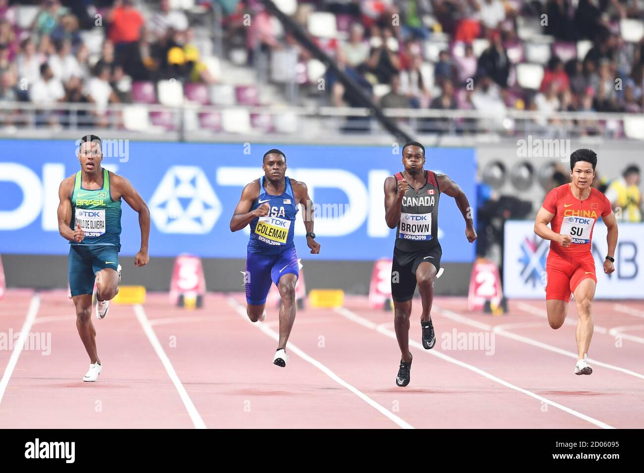 Christian Coleman (EE.UU.), Paulo Oliveira (BRA), Aaron Brown (CAN), Bingtian su (CH. 100 metros hombres, semifinal. Campeonato Mundial de Atletismo, Doha 2019 Foto de stock