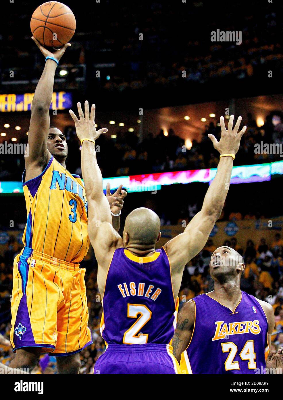 New Orleans Hornets' Chris Paul (L) shoots for a three-pointer against Los  Angeles Lakers' Derek Fisher as Kobe Bryant (R) watches during Game 3 of  their NBA Western Conference first round playoff
