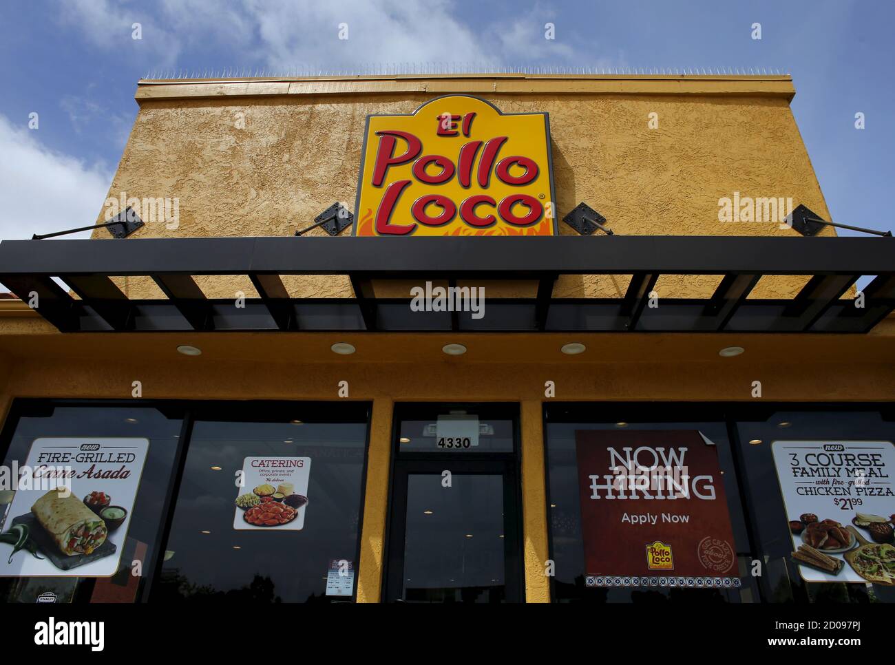 Un restaurante el Pollo Loco se muestra en San Diego, California 13 de mayo  de 2015. Se espera que el operador de la cadena de restaurantes el Pollo  Loco Holdings Inc pierda