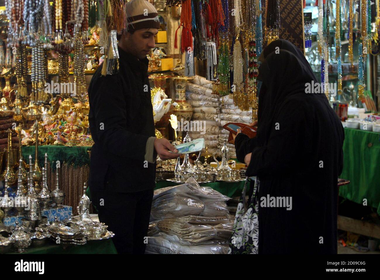 Bazzar De Compras Fotos E Imagenes De Stock Alamy Now in japan, england, france and the us. alamy