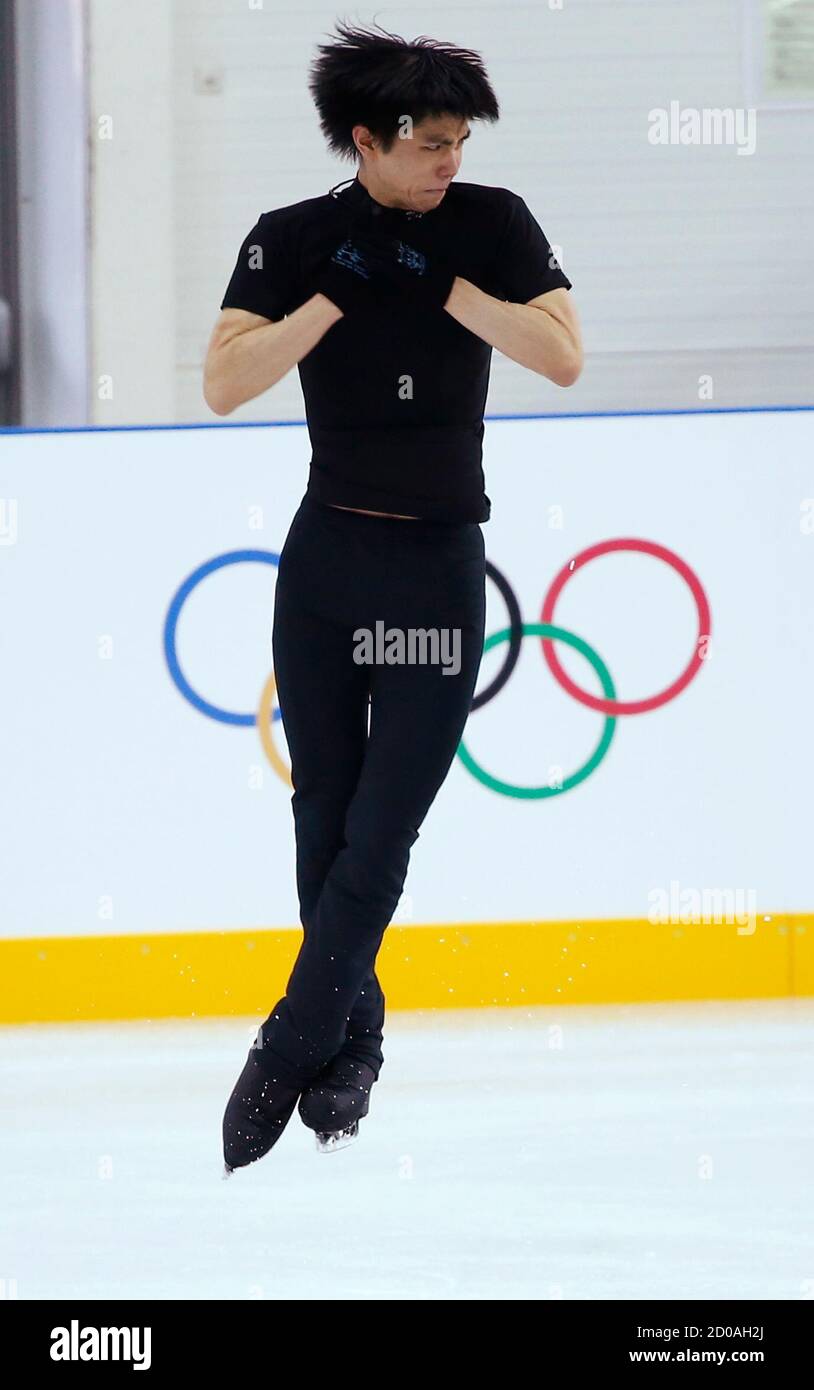 El patinador japonés Yuzuru Hanyu practica en preparación para los Juegos  Olímpicos de Invierno de Sochi 2014, 4 de febrero de 2014. REUTERS/Lucy  Nicholson (RUSIA - Tags: DEPORTE JUEGOS OLÍMPICOS FIGURA PATINAJE