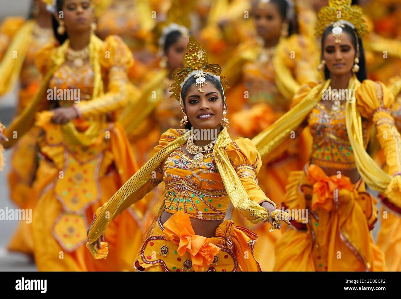Traditional dancers perform during Sri Lanka's 67th Independence day  celebrations in Colombo February 4,2015. Sri Lanka obtained independence  from British rule in 1948. REUTERS/Dinuka Liyanawatte (SRI LANKA - Tags:  SOCIETY ANNIVERSARY POLITICS