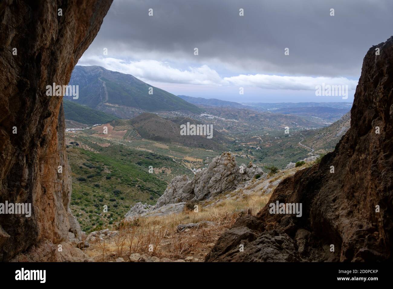 Cueva de Boquete de Zafarraya donde se conservan los restos mejor conservados De un hombre Neandertal donde fue encontrado Foto de stock