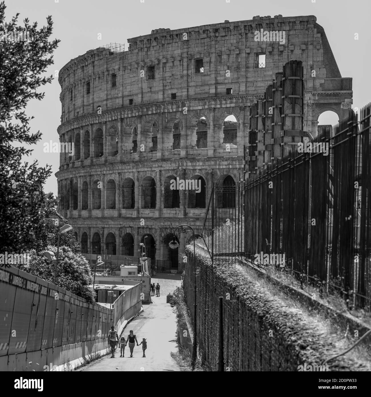 Un día de verano en la ciudad antigua de Roma, casi abandonada Foto de stock