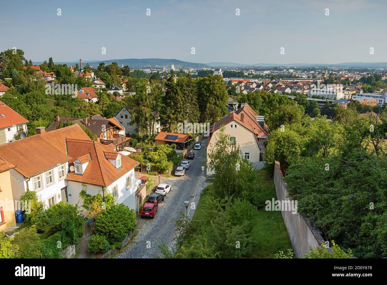 Con vistas a Bamberg desde Michaelsberg en la plataforma cerca de la abadía Foto de stock