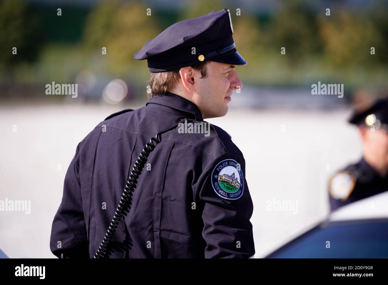 Uniforme Da Polícia Russa Com Algemas Em Inglês Tradução Policial Foto de  Stock - Imagem de patrulhas, oficial: 209674836