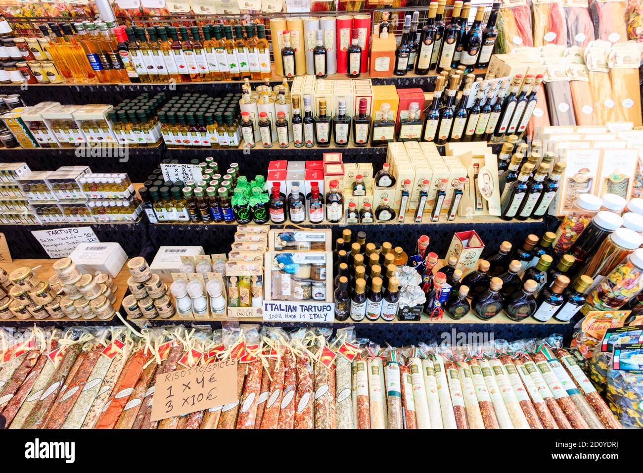 Salsas embotelladas fotografías e imágenes de alta resolución Alamy