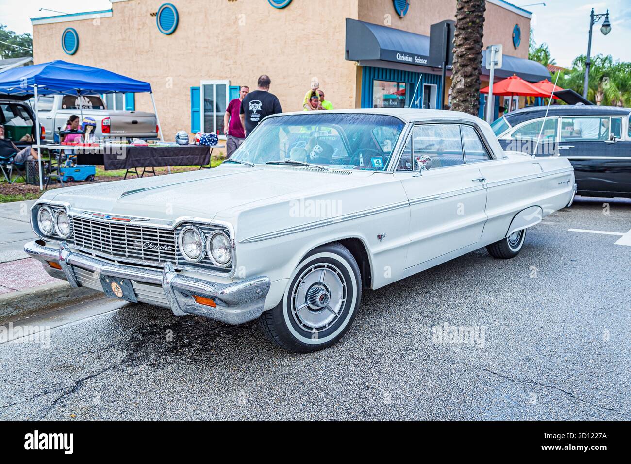 New Smyrna Beach Fl 12 De Agosto De 17 1964 Chevrolet Impala En La Exposicion De Autos Canal Street Fotografia De Stock Alamy