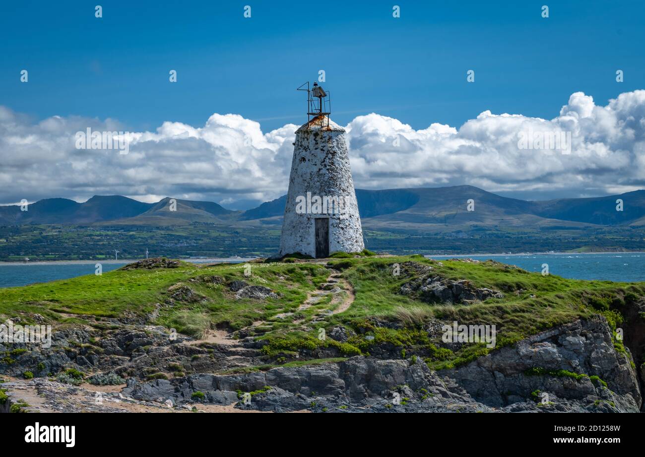 Goleudy Twr Bach en Ynys Llanddwyn en Anglesey, Gales del Norte Foto de stock