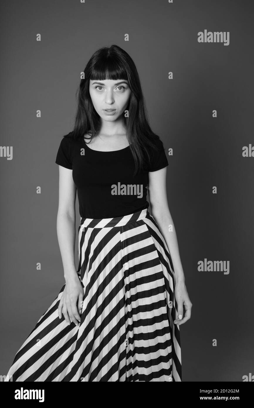 Falda de rayas Imágenes de stock en blanco y negro - Alamy