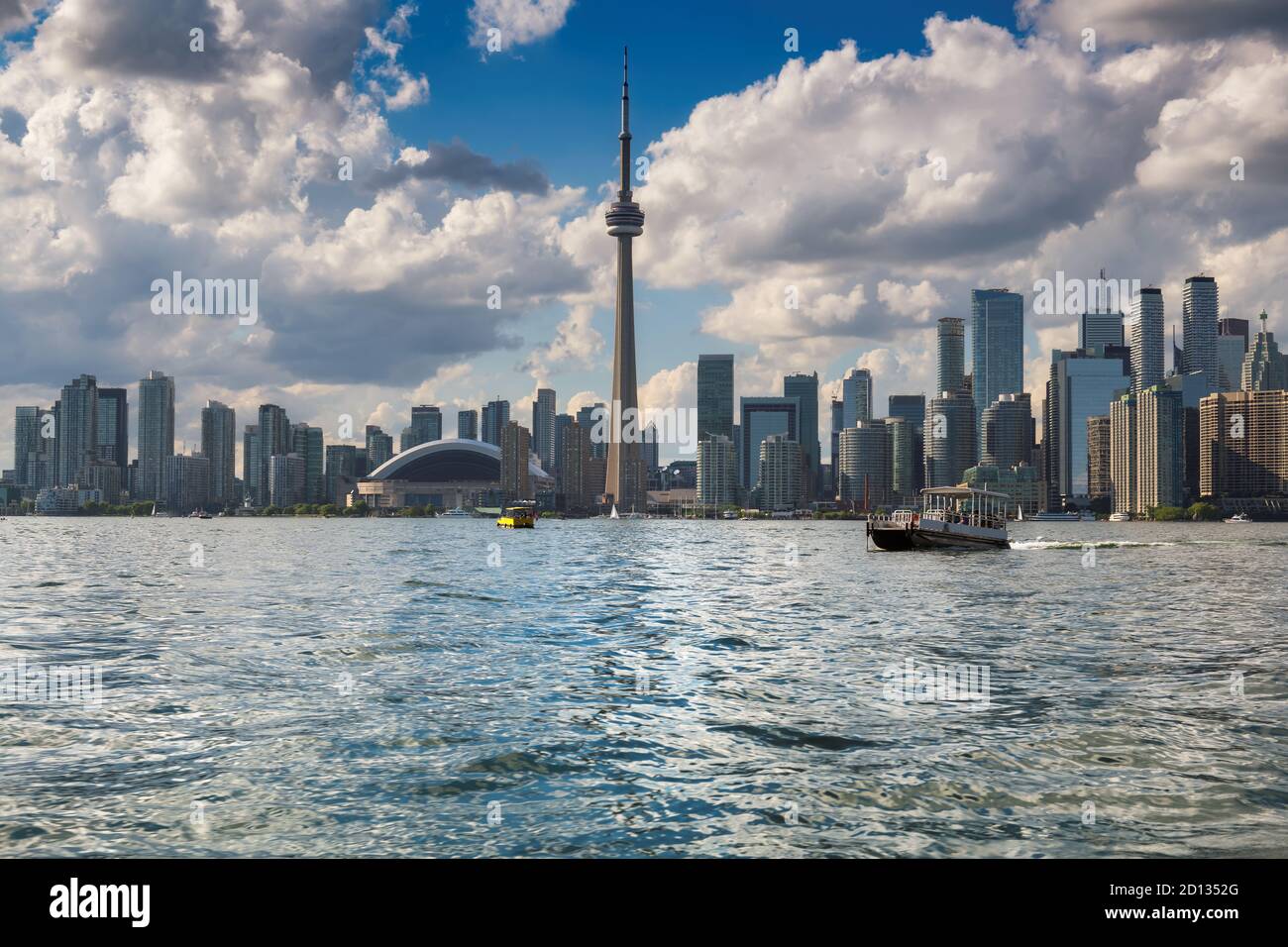 El horizonte de la ciudad de Toronto, el lago Ontario, Toronto, Canadá Foto de stock