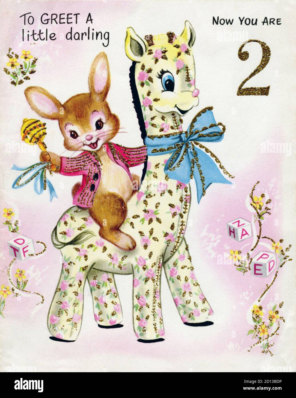 Tarjeta de cumpleaños vintage alrededor de 1964 con una ilustración de un lindo conejo conejito montando una jirafa de juguete rodeado de flores Bloques de juguete con el mensaje de saludar un poco de cariño Ahora tienes 2 impresos por Academy Cards Foto de stock