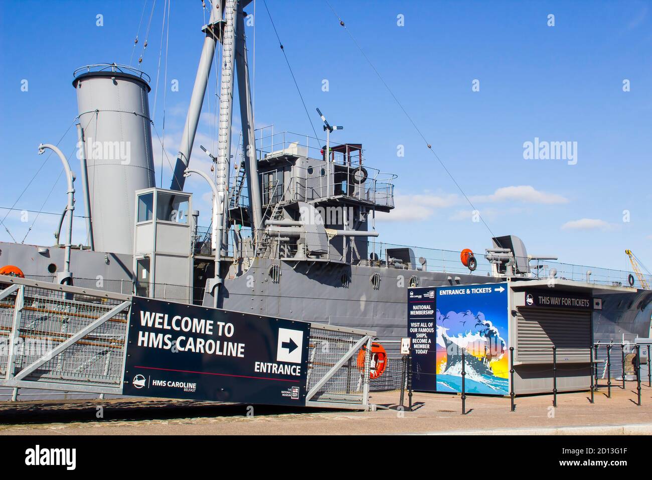 27 de septiembre de 2020 HMS Caroline, un crucero ligero de clase C retirado de la Royal Navy, ahora un barco del Museo Nacional y permanentemente atracado en el Alex Foto de stock