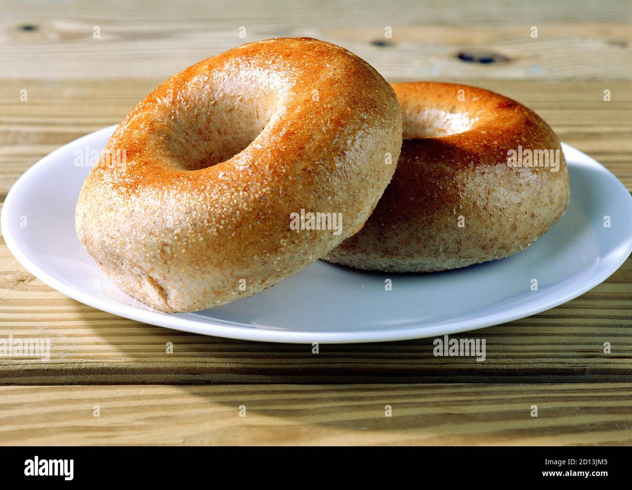 Sabrosa vada es donut, hecha con harina de urad dal, comida india, vada con sambar y chutney-restaurante, carta del menú del hotel, folleto, impresión digital. Foto de stock