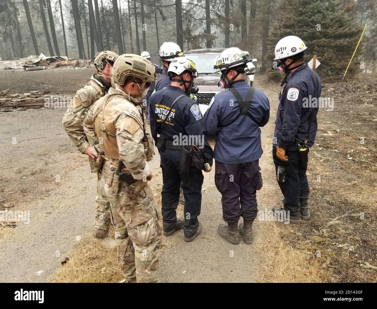 El personal de Aduanas y Protección Fronteriza de los Estados Unidos (CBP) trabaja con socios estatales y federales en apoyo de los esfuerzos de búsqueda y rescate durante los incendios salvajes en Oregon, 17 de septiembre de 2020 Foto de stock