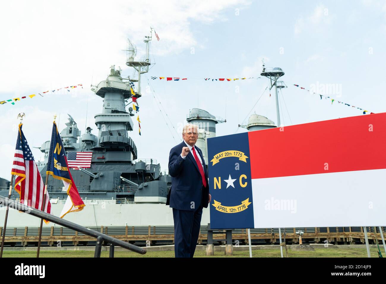El presidente Trump viaja a Carolina del Norte. El presidente Donald J. Trump pronuncia comentarios designando a Wilmington, Carolina del Norte como la primera ciudad patrimonio de la Segunda Guerra Mundial Americana el martes, 2 de septiembre de 2020, en el Battleship North Carolina en Wilmington, Carolina del Norte Foto de stock