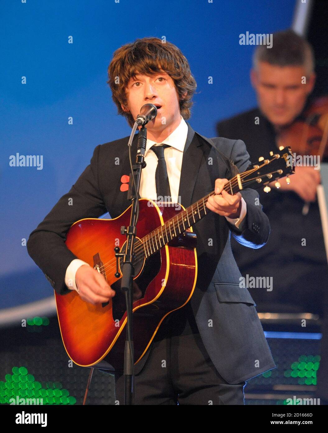 Alex Turner of the Last Shadow Puppets, performs at the Nationwide Mercury  Prize awards, in London on September 9, 2008. The Last Shadow Puppets were  nominated, amongst others, for the prize. REUTERS/Kieran