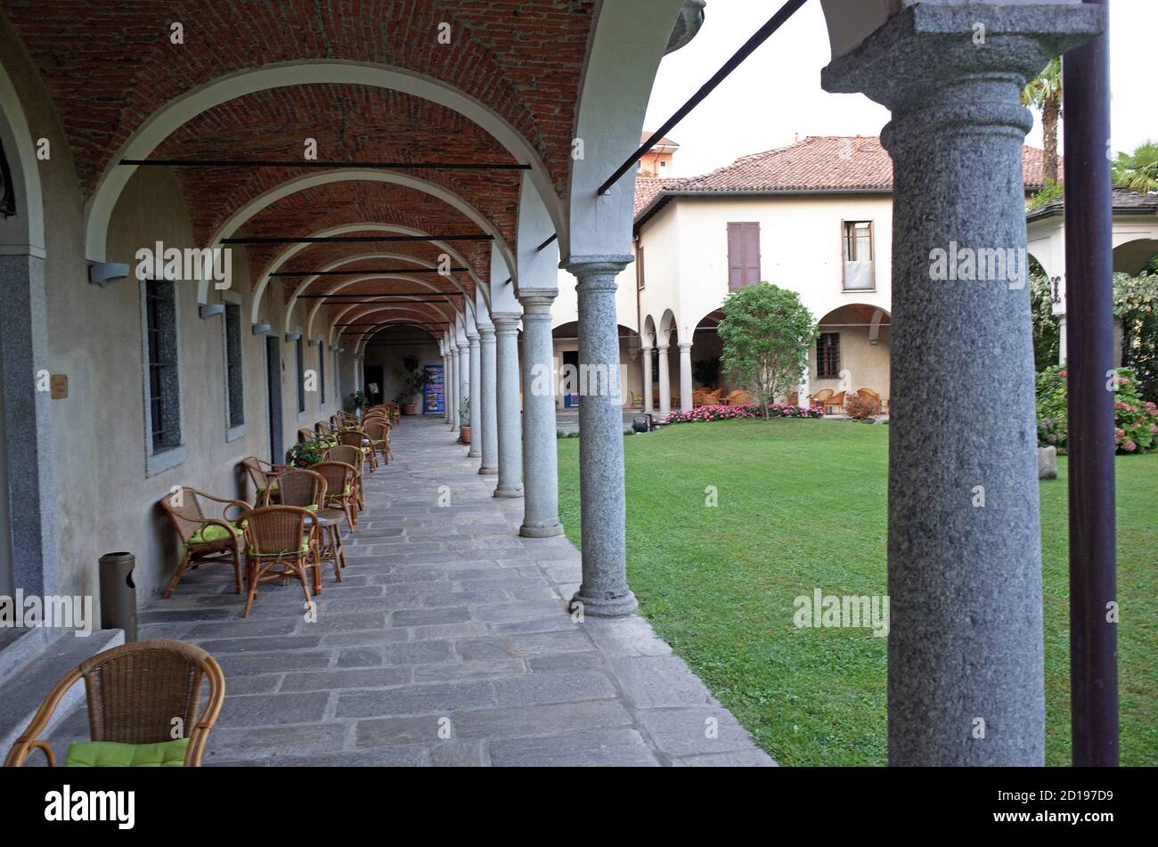 Verbania-Intra, Piamonte, Italia. Ciudad a orillas del lago Maggiore. el clóster siglo XVII Foto de stock