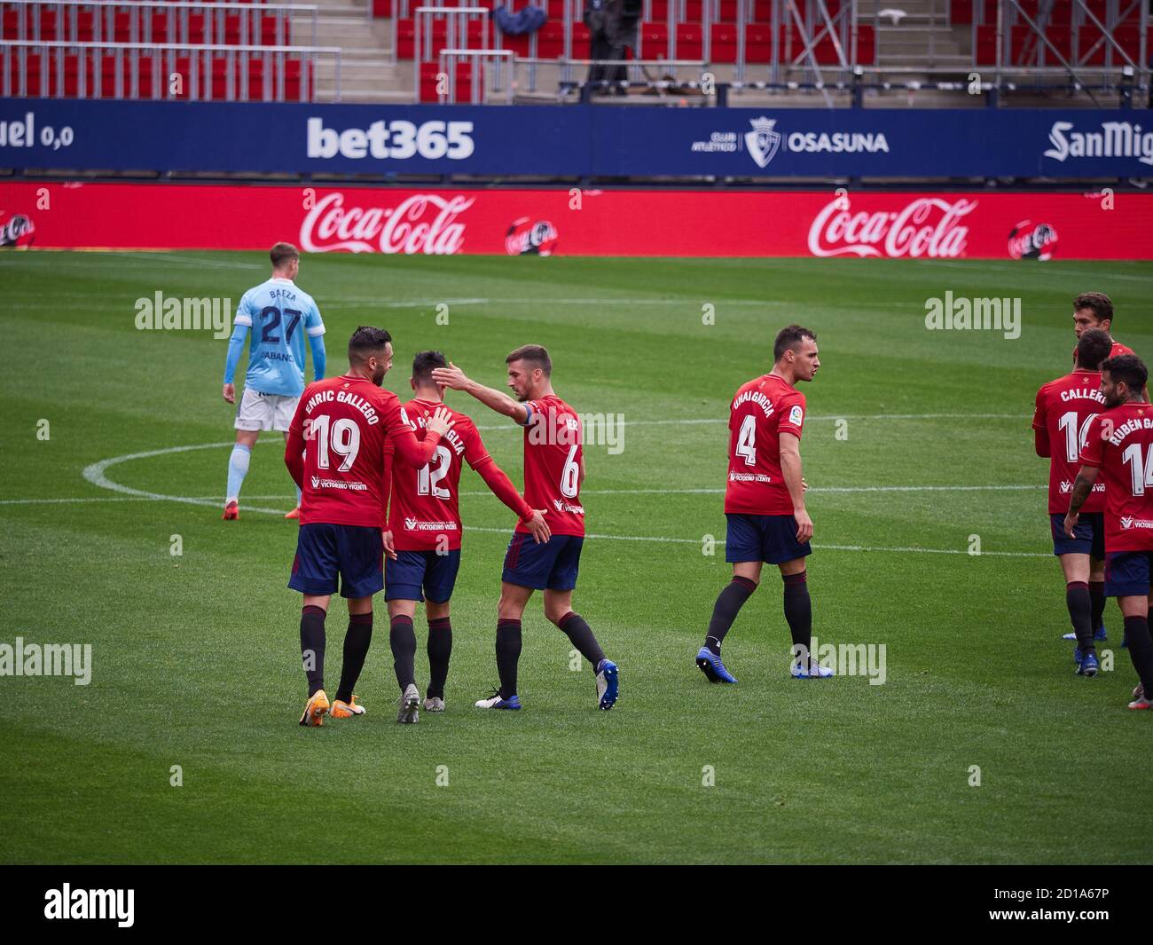 Facundo Roncaglia de Osasuna celebra un gol con compañeros de equipo durante El campeonato de fútbol de la Liga entre CA Osasuna Y RC Celta d Foto de stock