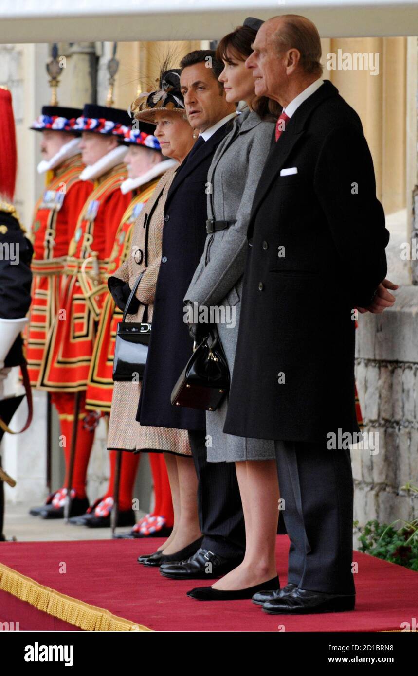 From C-R, Britain's Queen Elizabeth, France's President Nicolas Sarkozy,  first lady Carla Bruni and Britain's Prince Philip stand during the  welcoming ceremony at Windsor Castle near London on March 26, 2008.  REUTERS/Philippe
