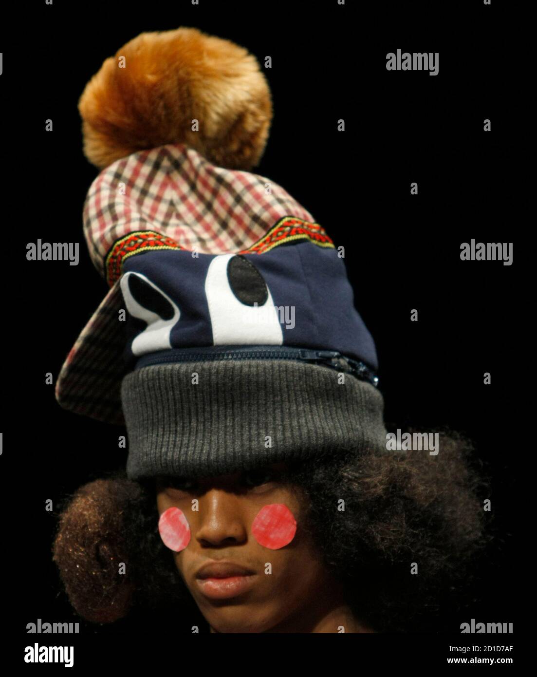 A model displays a creation by Japanese designer Eri Utsugi at the "mercibeaucoup," Autumn/Winter 2009-10 collection in Tokyo March 19, 2009. The fashion show in the theme of butterfly was held on Thursday. REUTERS/Kim Kyung-Hoon (JAPAN FASHION) Foto de stock