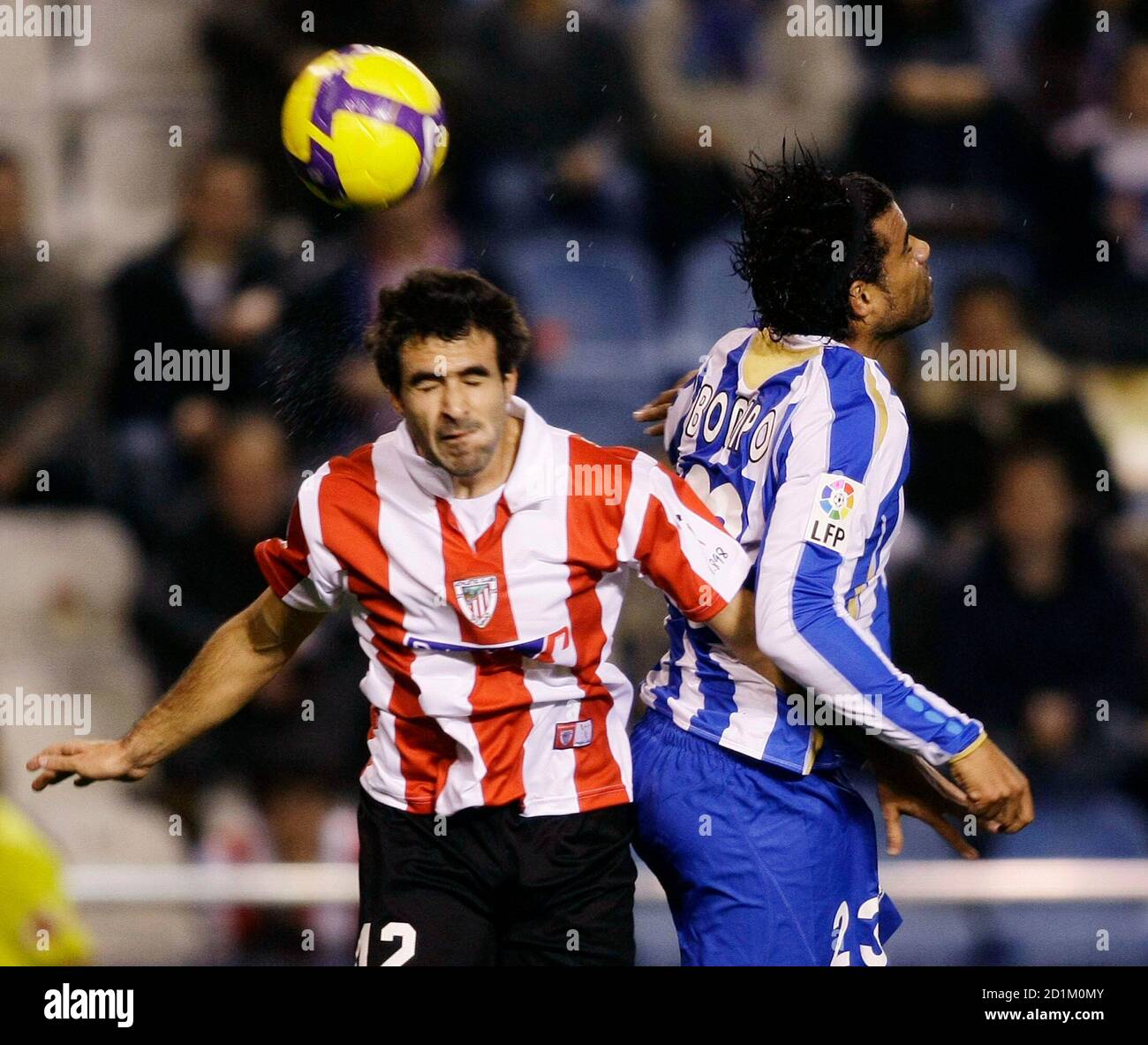 Deportivo Coruna's Rodolfo Bodipo (R) jumps for the ball with Athletic  Bilbao's Mikel Balenciaga during their Spanish First Division soccer match  in Coruna November 23, 2008. REUTERS/Miguel Vidal (SPAIN Fotografía de  stock -