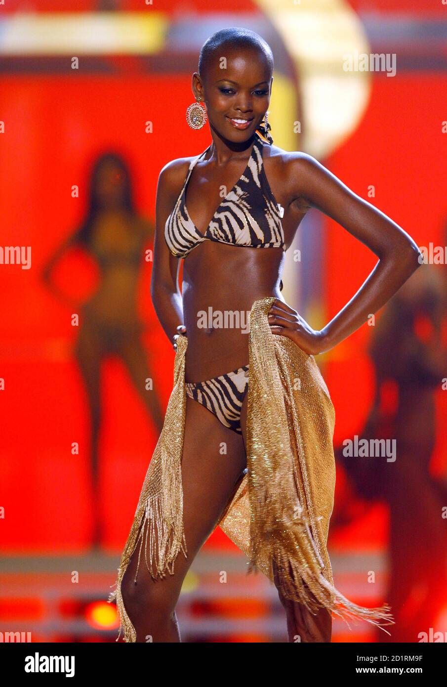 miss-tanzania-flaviana-matata-se-desfila
