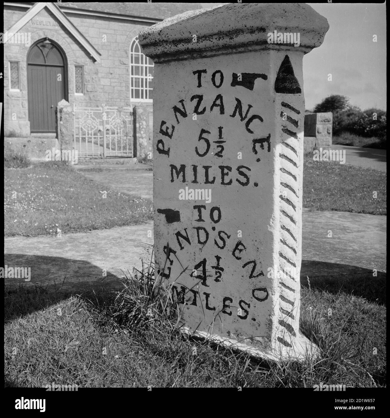 Guía Post que muestra la distancia a Penzance y tierras End, Crow-an-WRA, St. Buryan, Cornwall, Reino Unido. Foto de stock