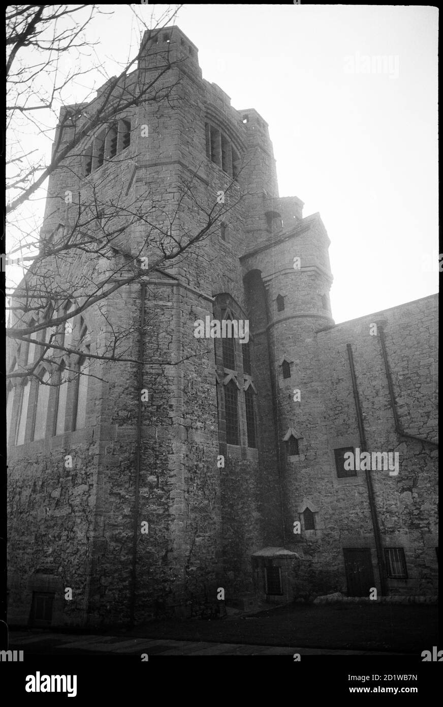 St Andrews Church, Park Avenue, Roker, Sunderland. Vista exterior de la torre de la Iglesia de San Andrés, vista desde el noreste. Foto de stock