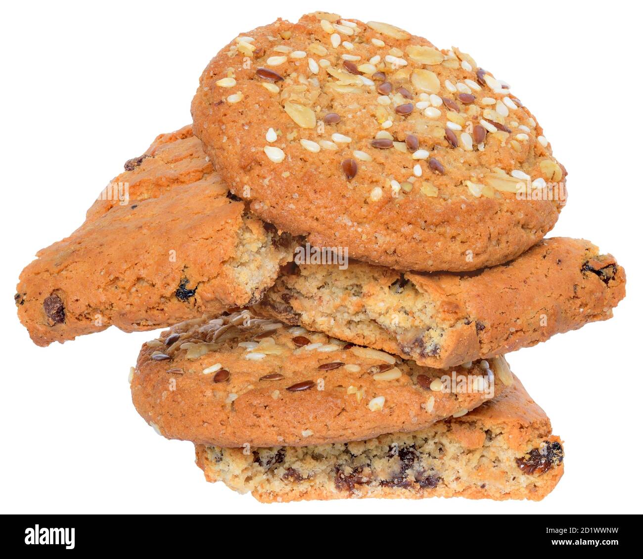 Galletas de cereales redondos con semillas de girasol, cunato, lino y copos de avena aislados sobre fondo blanco. Foto de stock