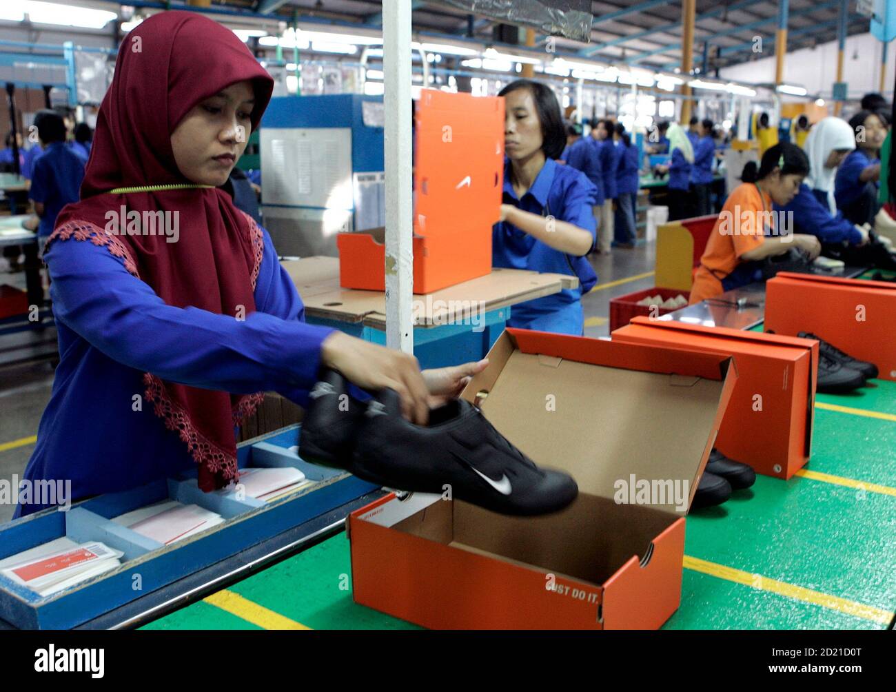 Workers pack shoes at a Nike factory in Tangerang in West Java province  August 2, 2007. U.S. sportswear maker Nike Inc. has offered to delay  severing contracts with two Indonesian shoe firms