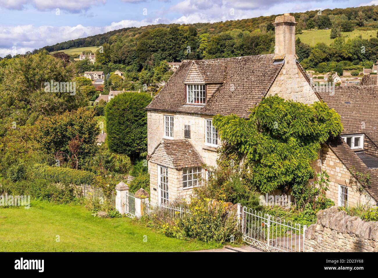 Una casa de campo de piedra en el pueblo Cotswold de Sheepscombe, Gloucestershire Reino Unido Foto de stock
