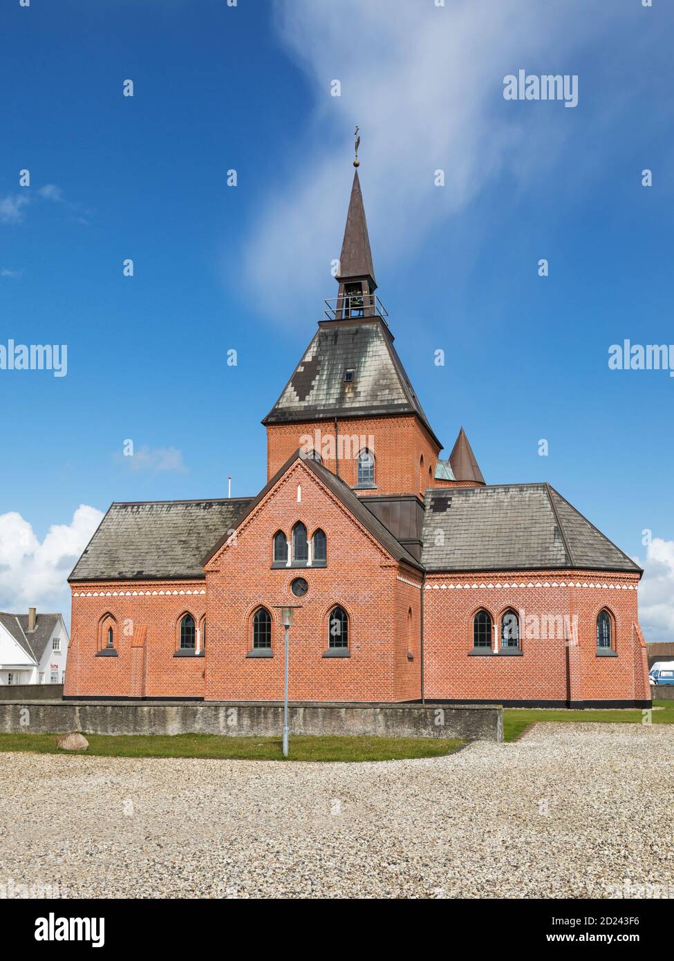 La iglesia de pescadores de 1902 en el pueblo de Nørre Vorupør, Thy, Dinamarca Foto de stock