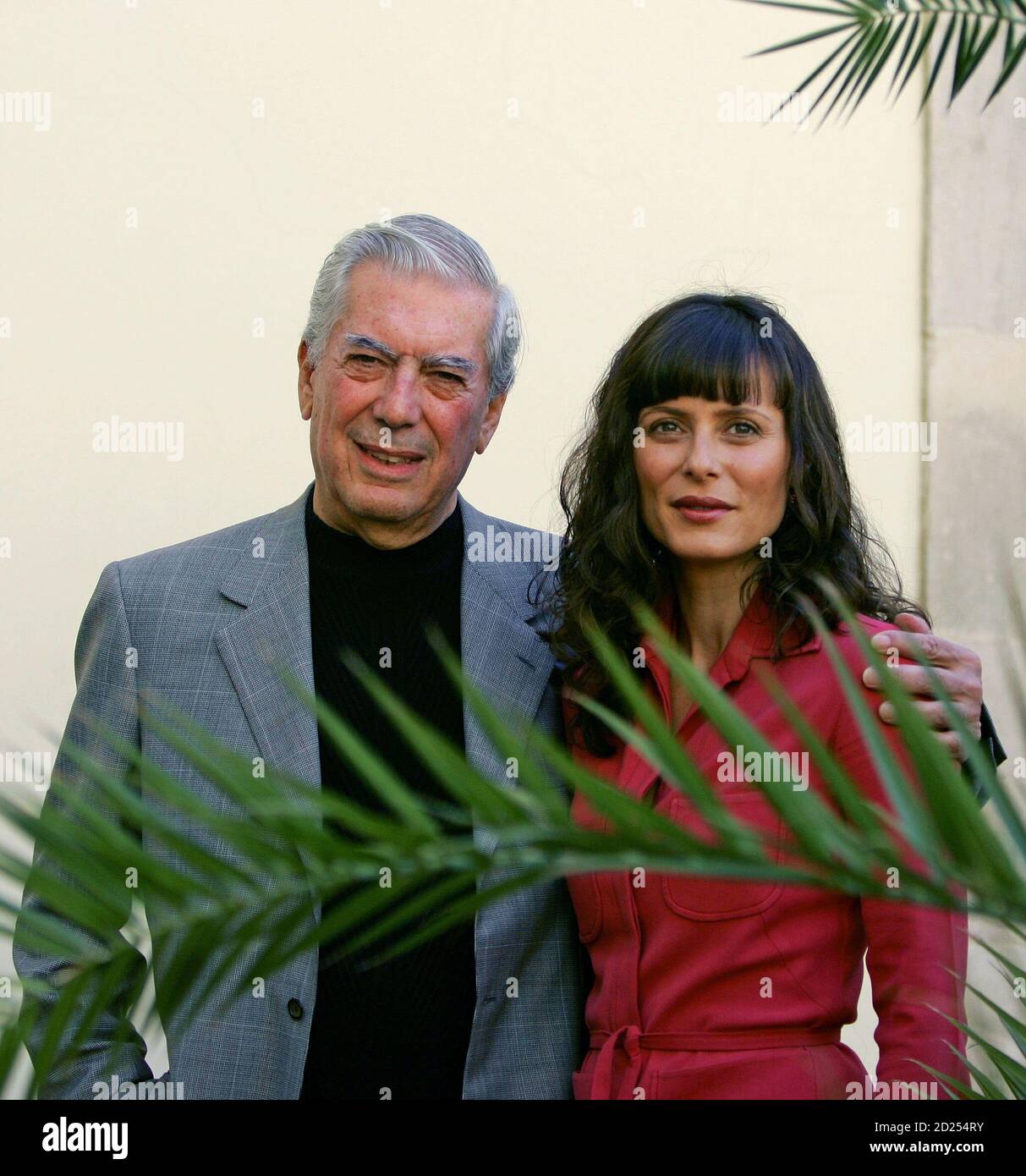 Peruvian writer Mario Vargas Llosa (L) and Spanish actress Aitana