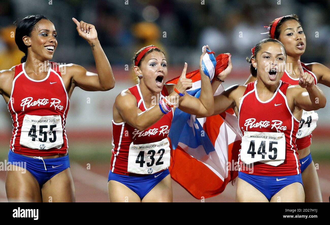 Carol Rodriguez, Beatriz Cruz, Celiangeli Morales y Erika Rivero (L-R) de Puerto  Rico celebran después de ganar la final de relevo 4x100 para mujeres en los  partidos de Centroamérica y el Caribe
