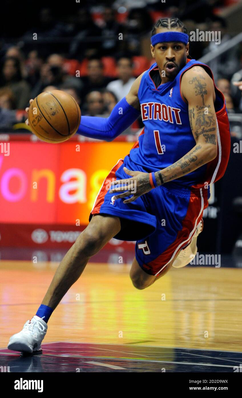 desenterrar interfaz Desierto Detroit Pistons guard Allen Iverson drives the ball against the New Jersey  Nets in the first quarter of their NBA basketball game in East Rutherford,  New Jersey, November 7, 2008. REUTERS/Ray Stubblebine (