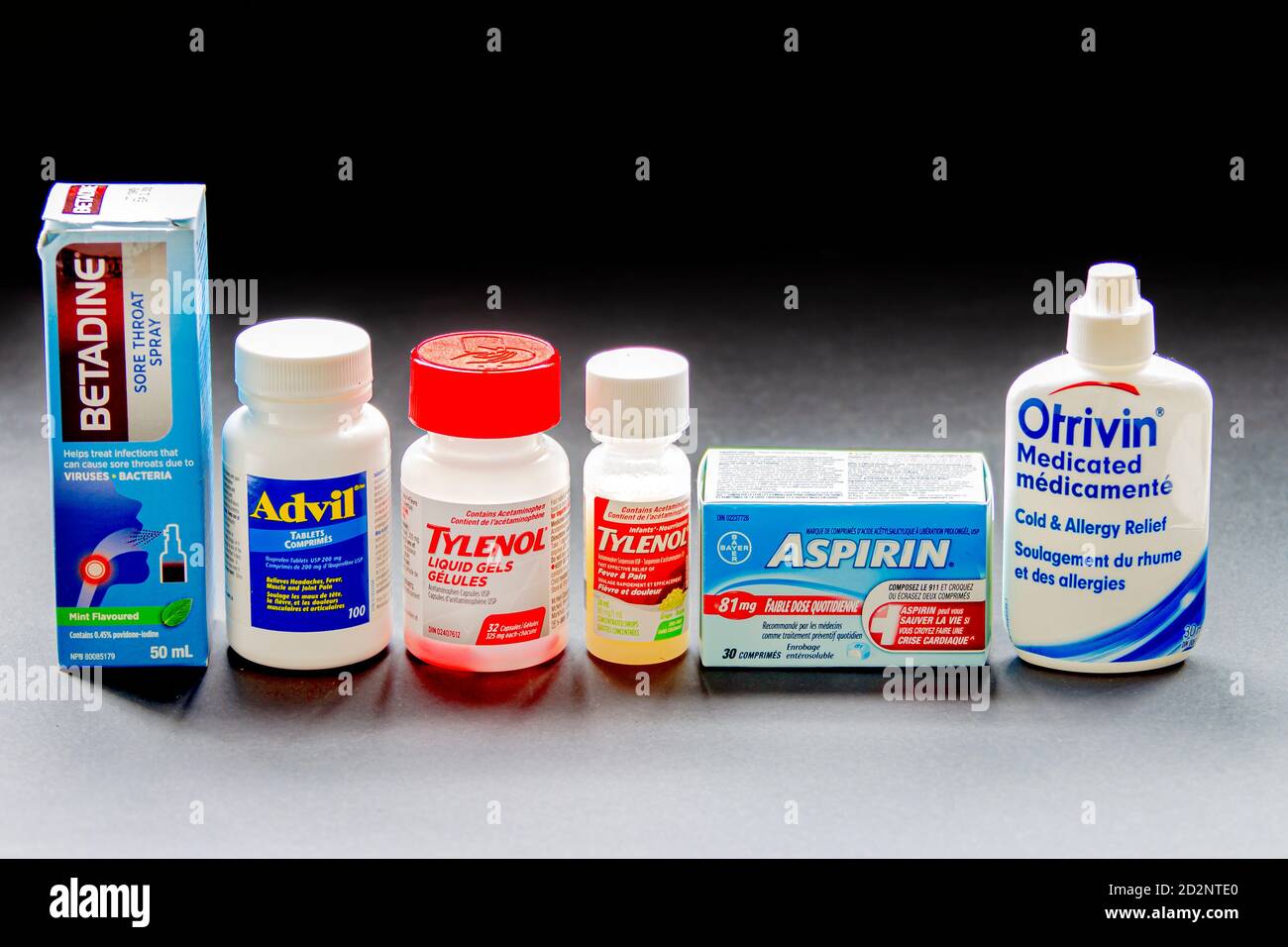 Calgary, Alberta, Canadá. Oct, 6, 2020. Los medicamentos para el resfriado populares también conocidos como acetaminofén, son medicamentos que se usan para tratar el dolor y la fiebre. Es típico Foto de stock