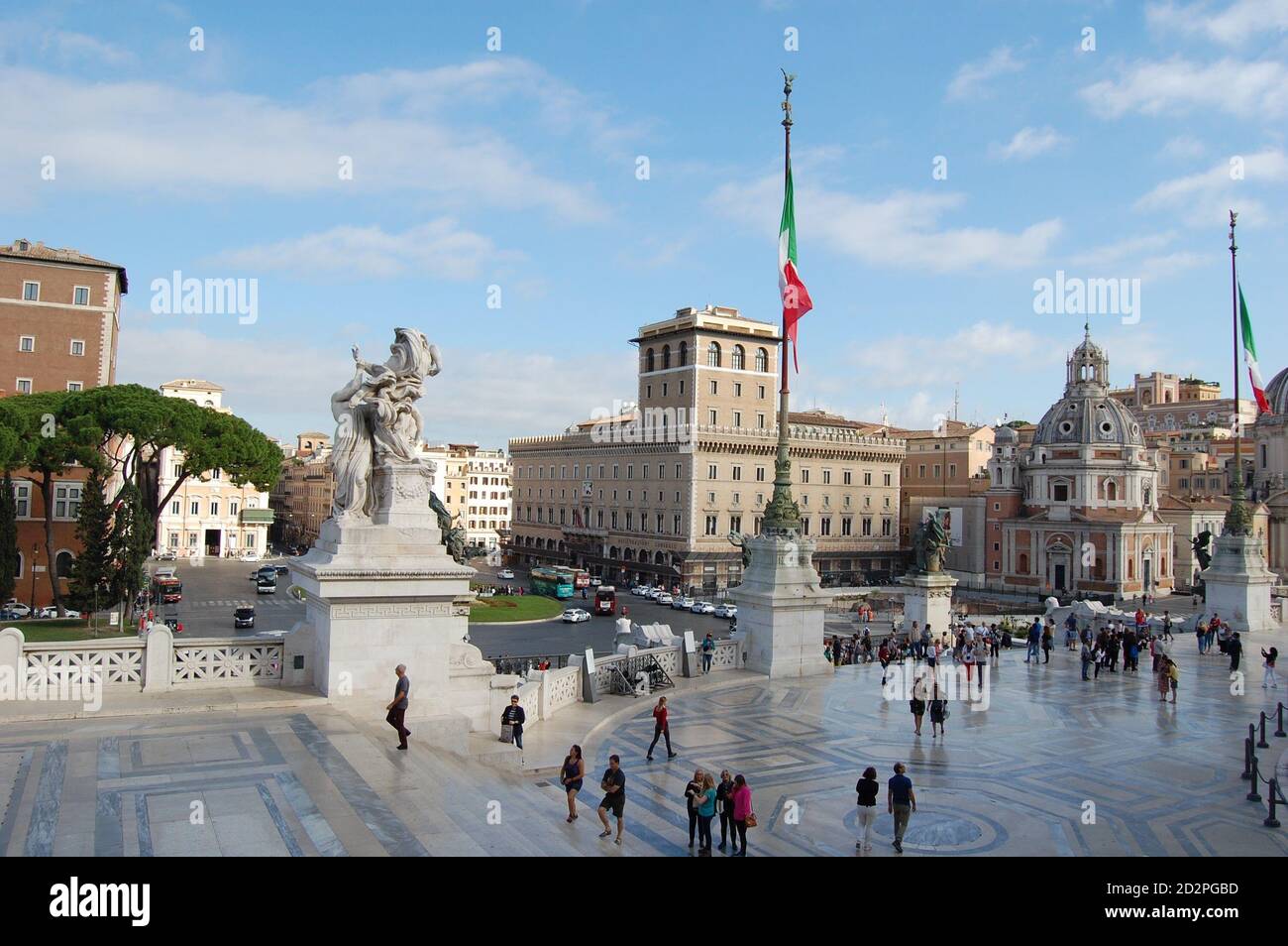 Vista panorámica de la plaza de Venecia en Roma desde el Altare della Patria Unknow soldado monumento Foto de stock