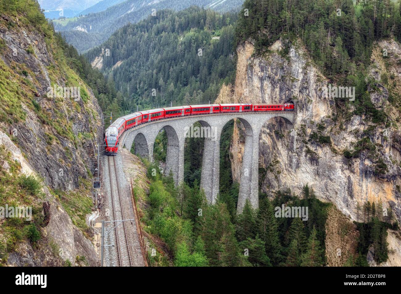 Viaducto de Landwasser, Filisur, Grisons, Suiza, Europa Foto de stock