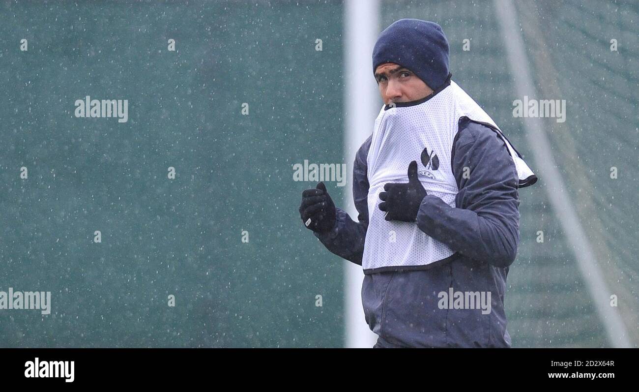 Carlos Tevez de Manchester City durante una sesión de entrenamiento en el campo de entrenamiento de Carrington, Manchester. Foto de stock