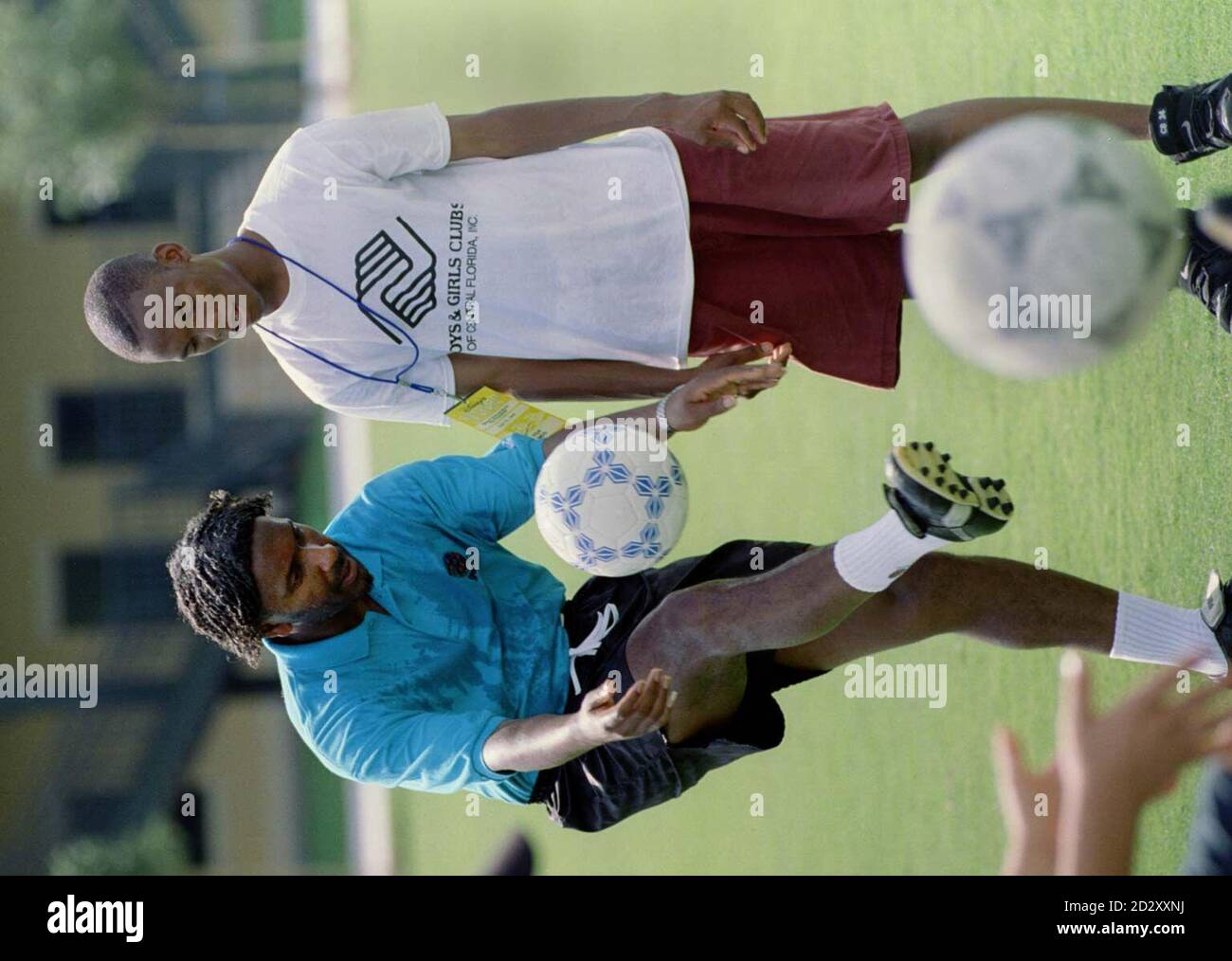 El entrenador del equipo juvenil Sheffield Wednesday y el ex