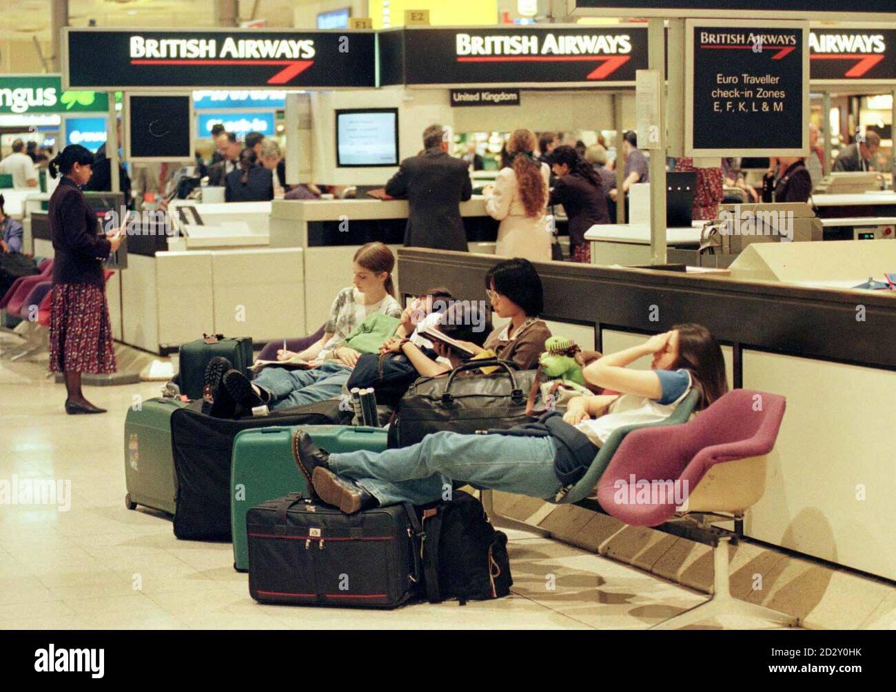 Esperando a los pasajeros esta mañana (miércoles) en el Ternimal One de Heathrow. Foto Tim Ockenden /PA Foto de stock