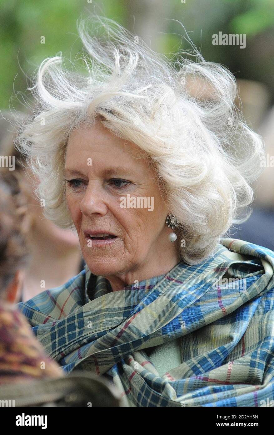 La duquesa de Cornualles, también conocida como la duquesa de Rothesay en Escocia, durante una visita al proyecto comunitario del mercado de hierba, que apoya a las personas a través de transiciones en sus vidas y re-conectar a las personas desconectadas. Foto de stock